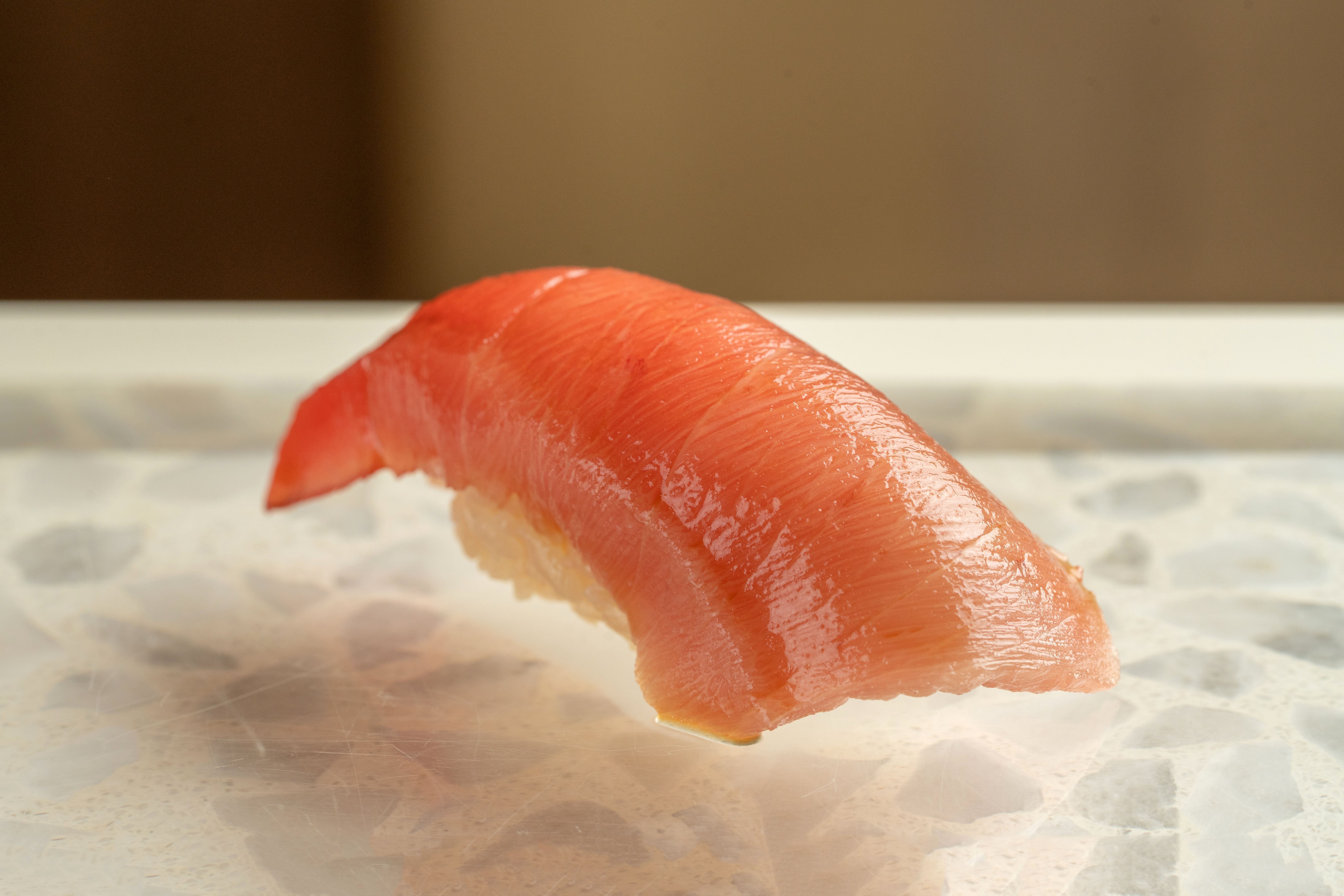 Na sequência de sushis do Kanoe, espere por akami, toro, toro aburi, entre outros • Rubens Kato