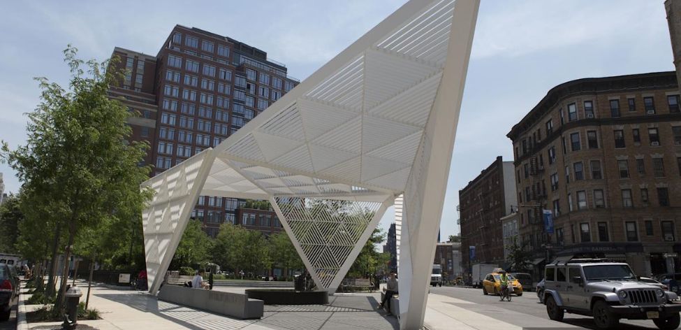 New York City AIDS Memorial é vizinho a um parque na área de West Village • Brittany Petronella/NYC Tourism + Conventions