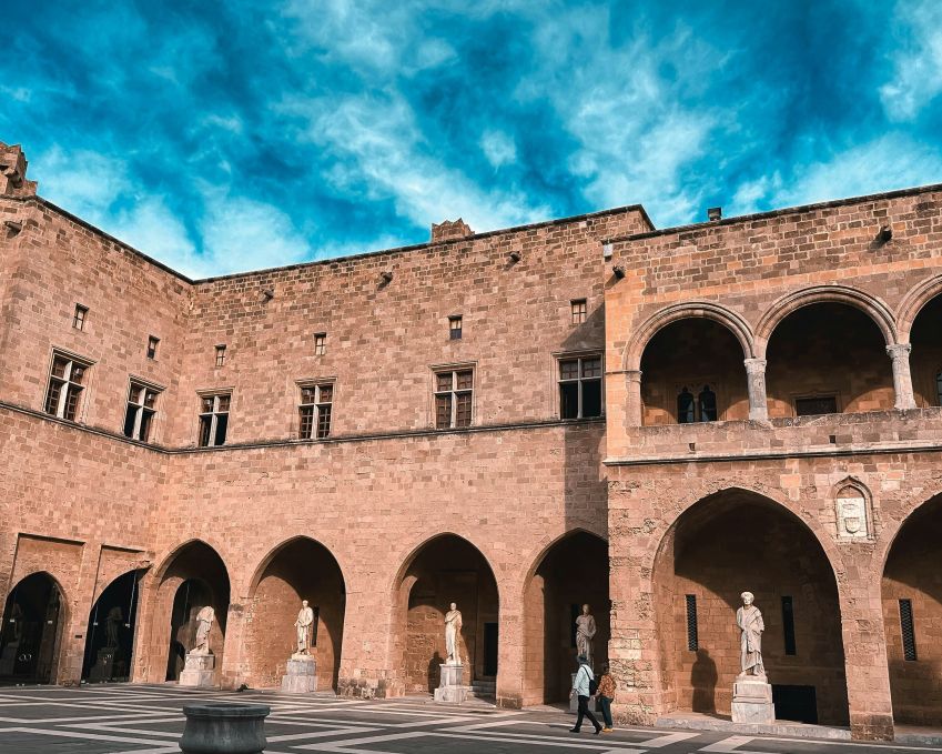 Palácio do Grão-Mestre dos Cavaleiros de Rodes, Grécia • Unsplash/Ben Morrir