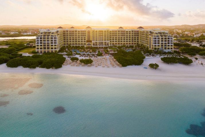 The Ritz-Carlton Aruba é luxuoso resort à beira da praia de Palm Beach • Divulgação/Ritz Carlton Aruba Hotel