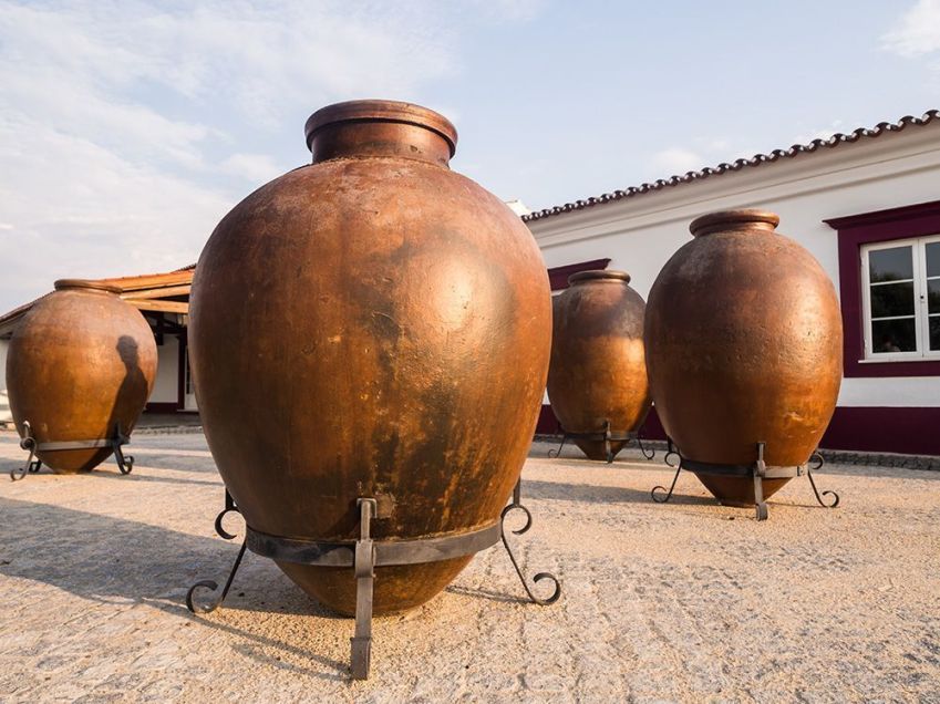 Vinhos de talha são tradicionais do Baixo Alentejo, com métodos ancestrais que datam dos tempos romanos • Turismo do Alentejo