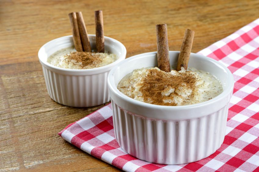 Arroz-doce é comum tanto no Sudeste quanto no Nordeste, mas leva ingredientes diferentes • Getty Images/ Julio Ricco