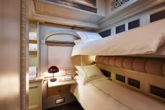 Cabine com beliches do trem Belmond Andean Explorer