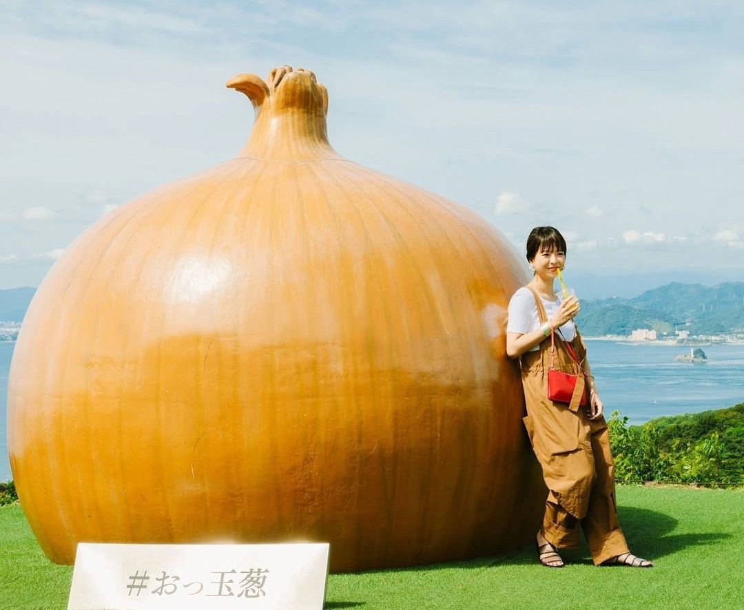 Escultura de cebola na ilha de Awaji, no Japão