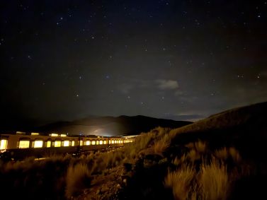 Céu noturno em paradinha do Belmond Andean Explorer