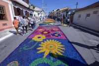 Corpus Christi is celebrated with the making of carpets throughout Brazil