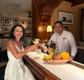 Daniela Filomeno no Cocktail Bar do Round Hill Hotel and Villas, na Jamaica