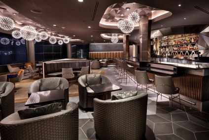 Interior do lounge Geo-82, dentro do Epcot, no Walt Disney World Resort