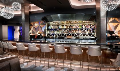 Como é o novo lounge só para adultos dentro do Epcot, em Orlando
