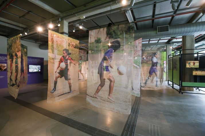 Exposição Museu do Futebol tem mostra temporária "Jaraguá Kunhague Ouga'a — O jogo das mulheres do Jaraguá" • Ciete Silvério