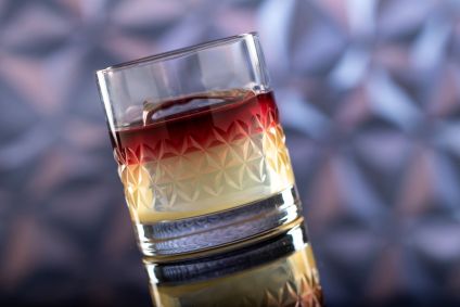 Drinque New York Sour Clairificado servido no lounge GEO-82, no EPCOT