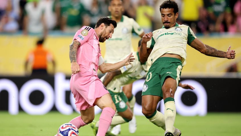 Mundial de Clubes ocorre nos EUA, mas especialistas dizem que também afeta o Brasil; na imagem, lance de Inter Miami x Palmeiras pelo torneio • Hector Vivas - FIFA/FIFA via Getty Images