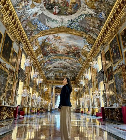 Interior da Galeria Colonna, que guarda valioso acervo de artes e afrescos  CNN Viagem & Gastronomia