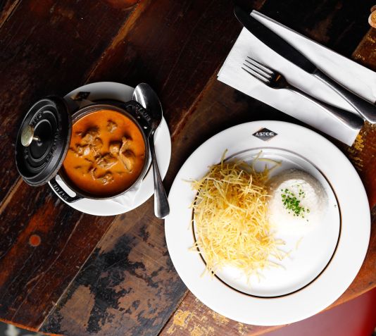 No Astor, o estrogonofe de filé está à disposição tanto no almoço quanto no jantar • Saymon Leão