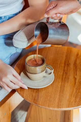 Chocolate quente da Fábrica de Dengo • Carol Nunes