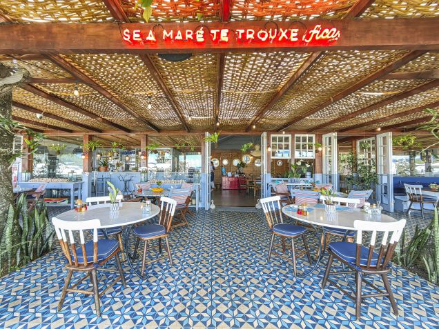 Ambiente do restaurante Gastromar, na Marina Porto Imperial, em Paraty • Divulgação