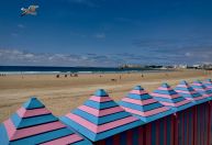 Cidade na França multa turistas que usarem roupas de banho fora da praia
