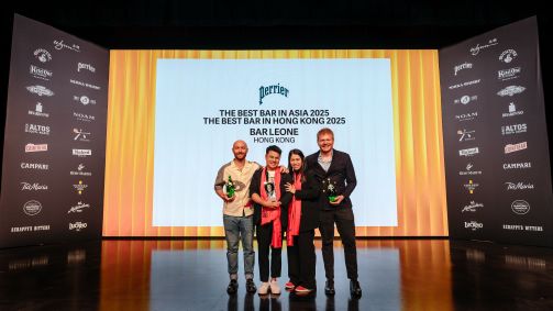 Equipe do Bar Leone no palco do Asia's 50 Best Bars