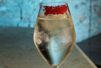 Drinques de 10 mil reais são vendidos com colar de ouro em São Paulo