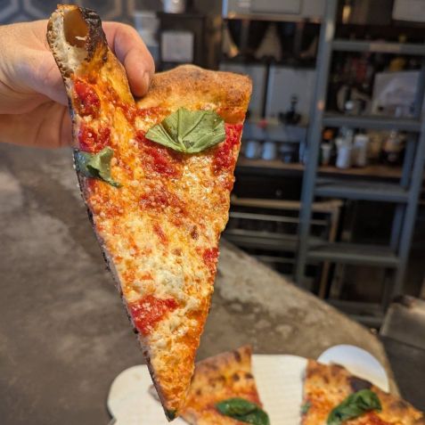 Pizzas da Wheated Brooklyn levam fermentação natural e farinhas artesanais • Instagram/Wheated Brooklyn