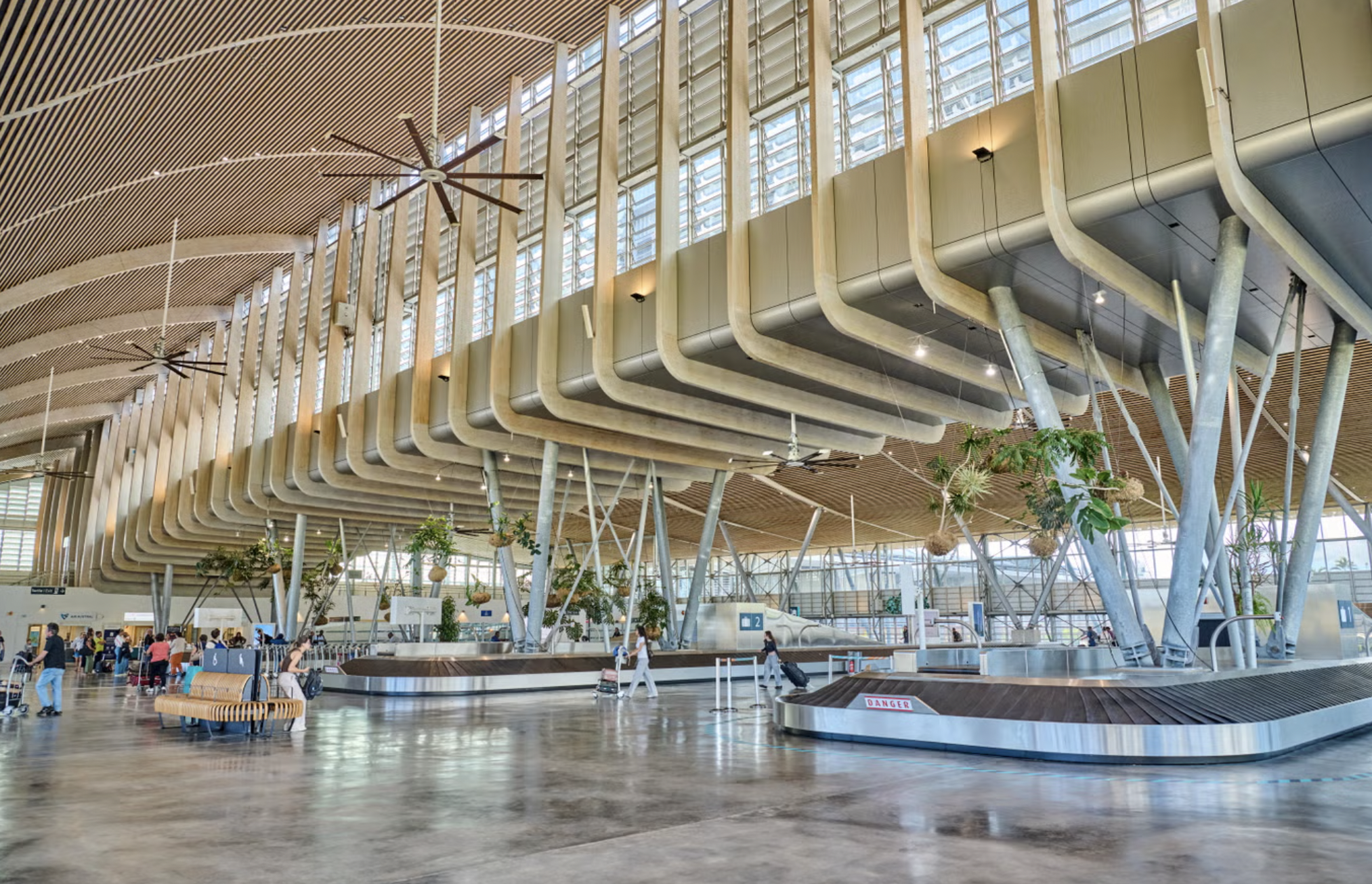 Área de bagagens da nova área do aeroporto Roland Garros, na ilha de Reunião • Divulgação/Studio Lumière