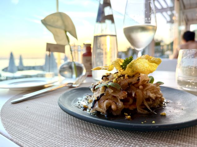 Restaurante do Purobeach une receitas italianas e espanholas • Lucas Wilches