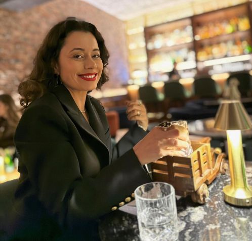 Daniela Filomeno no Lady Bee, na lista dos melhores bares do mundo • CNN Viagem & Gastronomia
