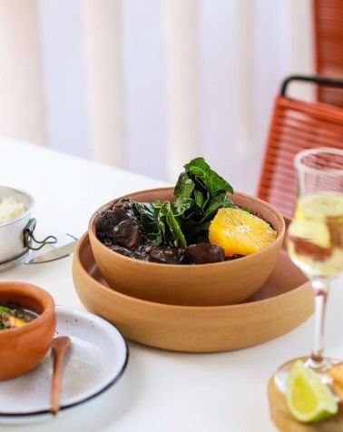 Feijoada Maravilha da chef Manu Ferraz • Divulgação