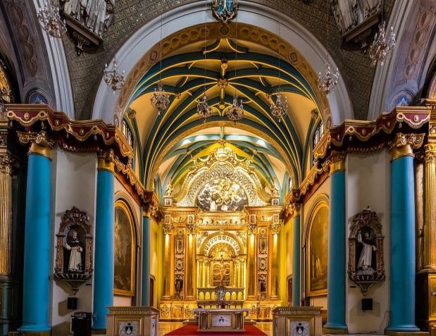 Interior da Igreja de Santo Domingo, uma das mais imponentes de Lima • Wikimedia Commons