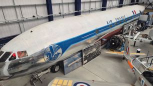 Primeiro avião comercial do mundo vira atração de museu no Reino Unido