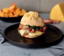 Conheça 5 lugares para comer pão de queijo recheado em Belo Horizonte