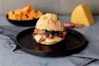 Conheça 5 lugares para comer pão de queijo recheado em Belo Horizonte