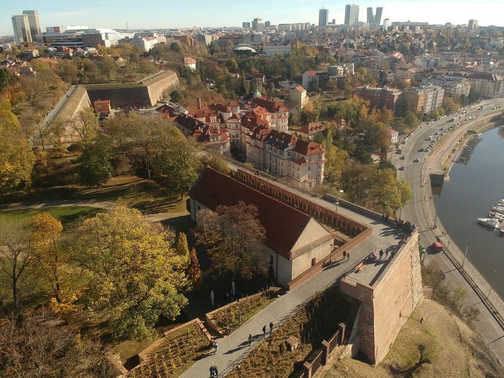 Vyšehrad Gardens é considerado um óasis de tranquilidade em Praga • Divulgação/Vyšehrad Gardens