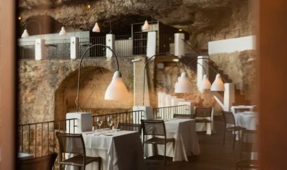 Conheça Grotta Palazzese, o restaurante mais famoso da Puglia, na Itália