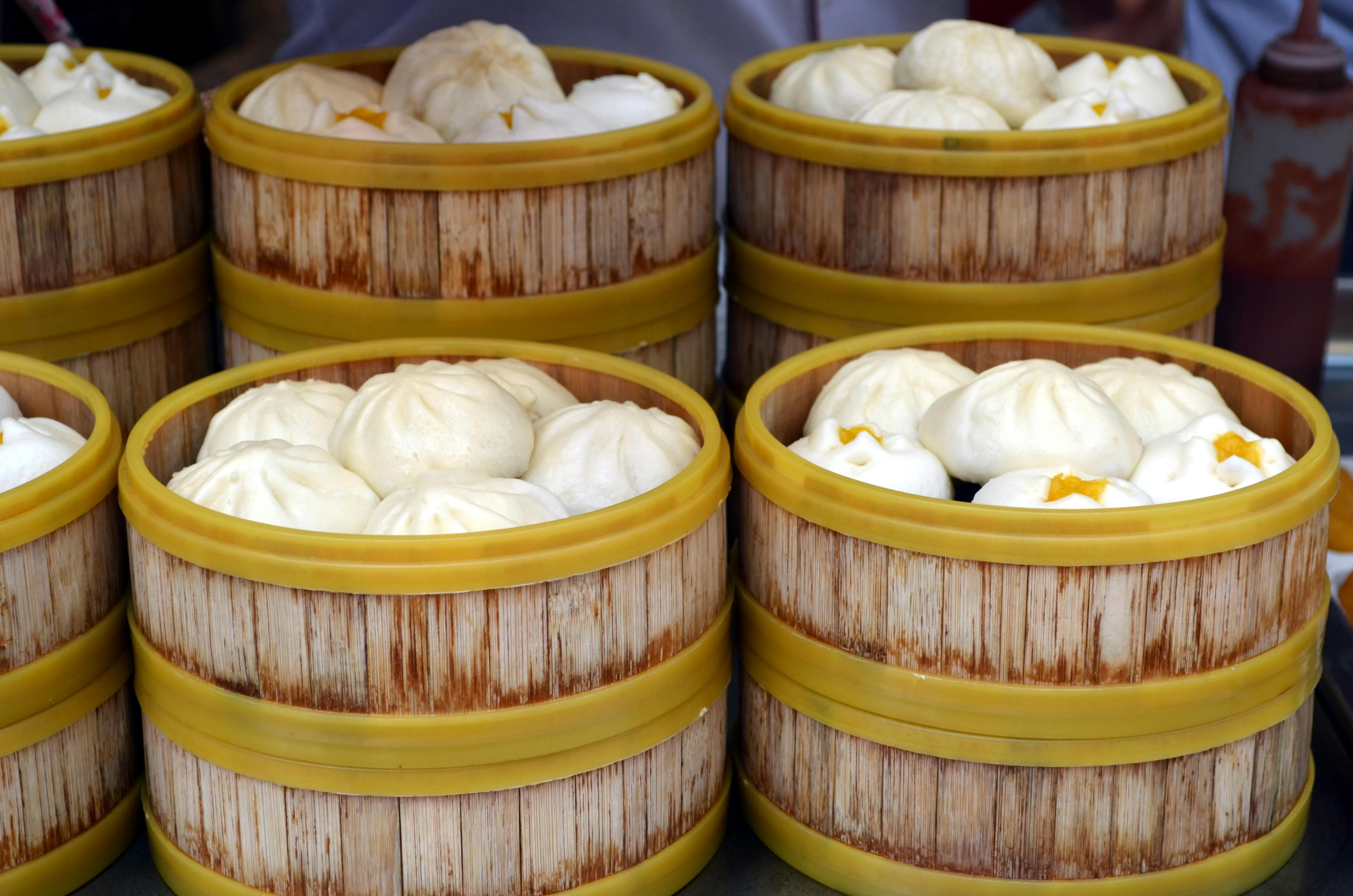 Baozi é uma das versões mais conhecidas de Bao: redondo, fechado e recheado de carnes ou vegetais • Pexels