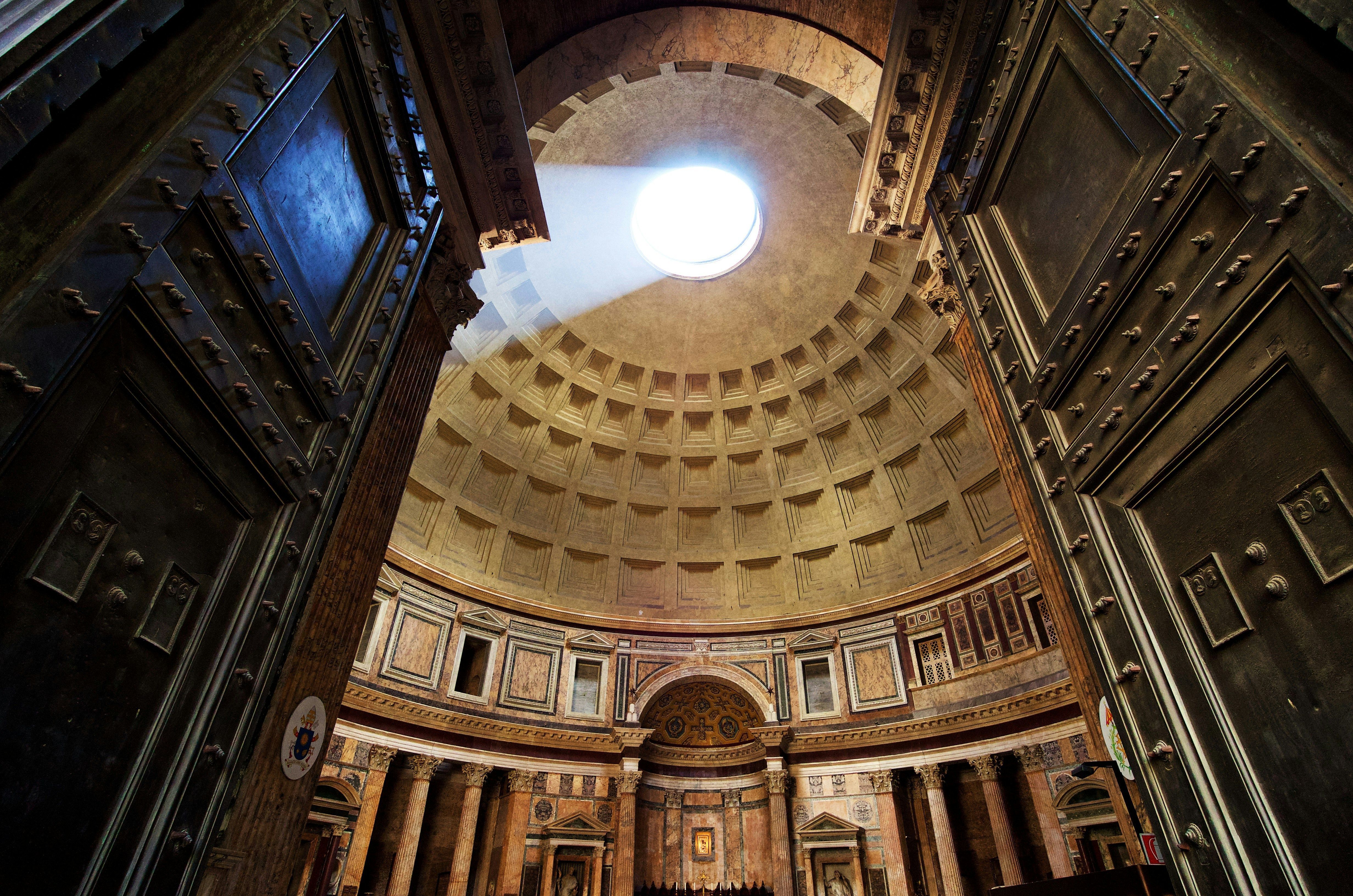 Interior do Panteão, que tem mais de dois mil anos • Unsplash