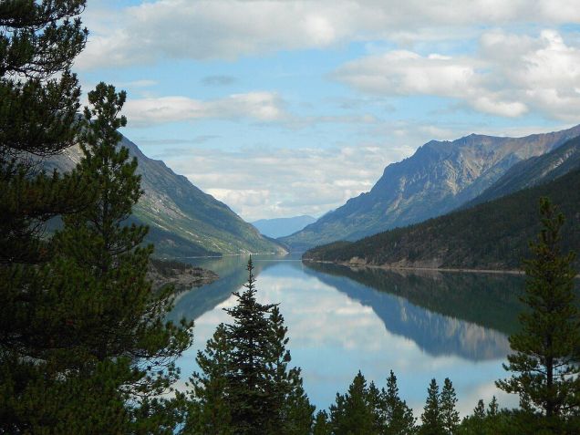 Paisagem no Klondike Gold Rush National Historical Park • Wikimedia commons