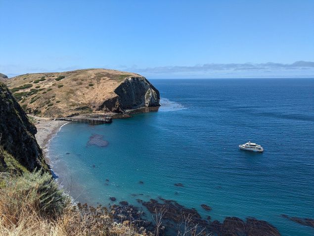 Santa Cruz Island, na Califórnia, nos Estados Unidos, é a mais acessível das ilhas do Channel Islands National Park • Wikimedia commons/Mx. Granger