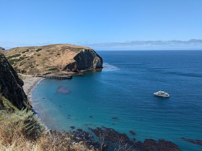 Santa Cruz Island, na Califórnia, nos Estados Unidos, é a mais acessível das ilhas do Channel Islands National Park • Wikimedia commons/Mx. Granger