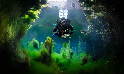 Mergulho em caverna sob ruas de Budapeste apresenta lado oculto da cidade