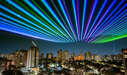 São Paulo recebe Festival de Luzes com lasers, drones e projeções