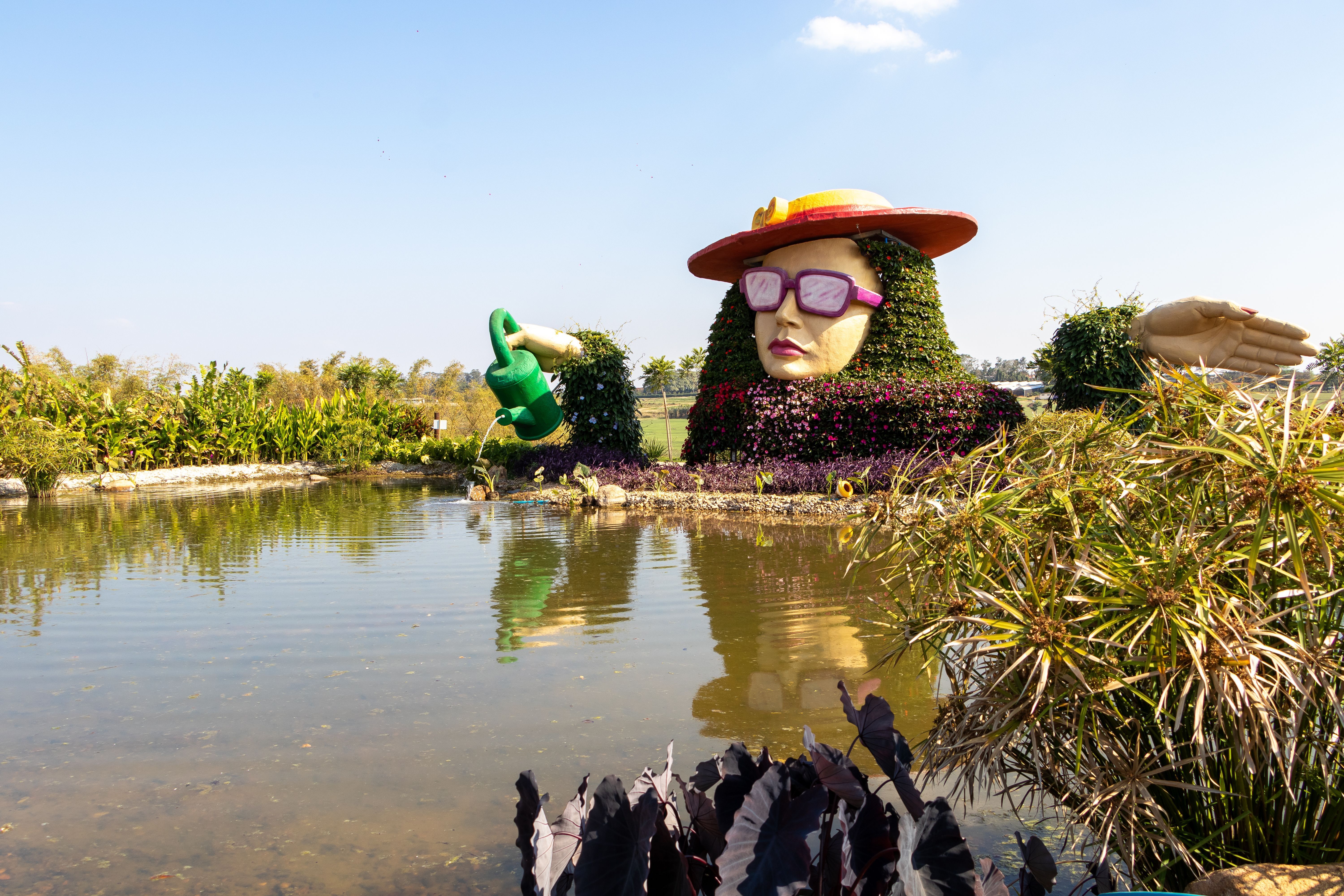 Magic Garden possui cenários e esculturas, além de campo de girassóis e lavandário • Divulgação/Expoflora