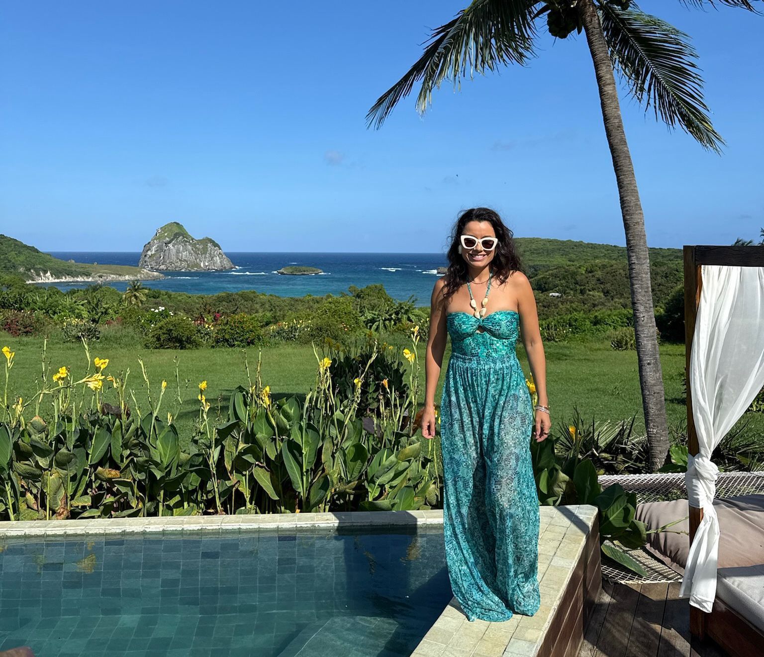 Daniela Filomeno na piscina do Nannai Noronha