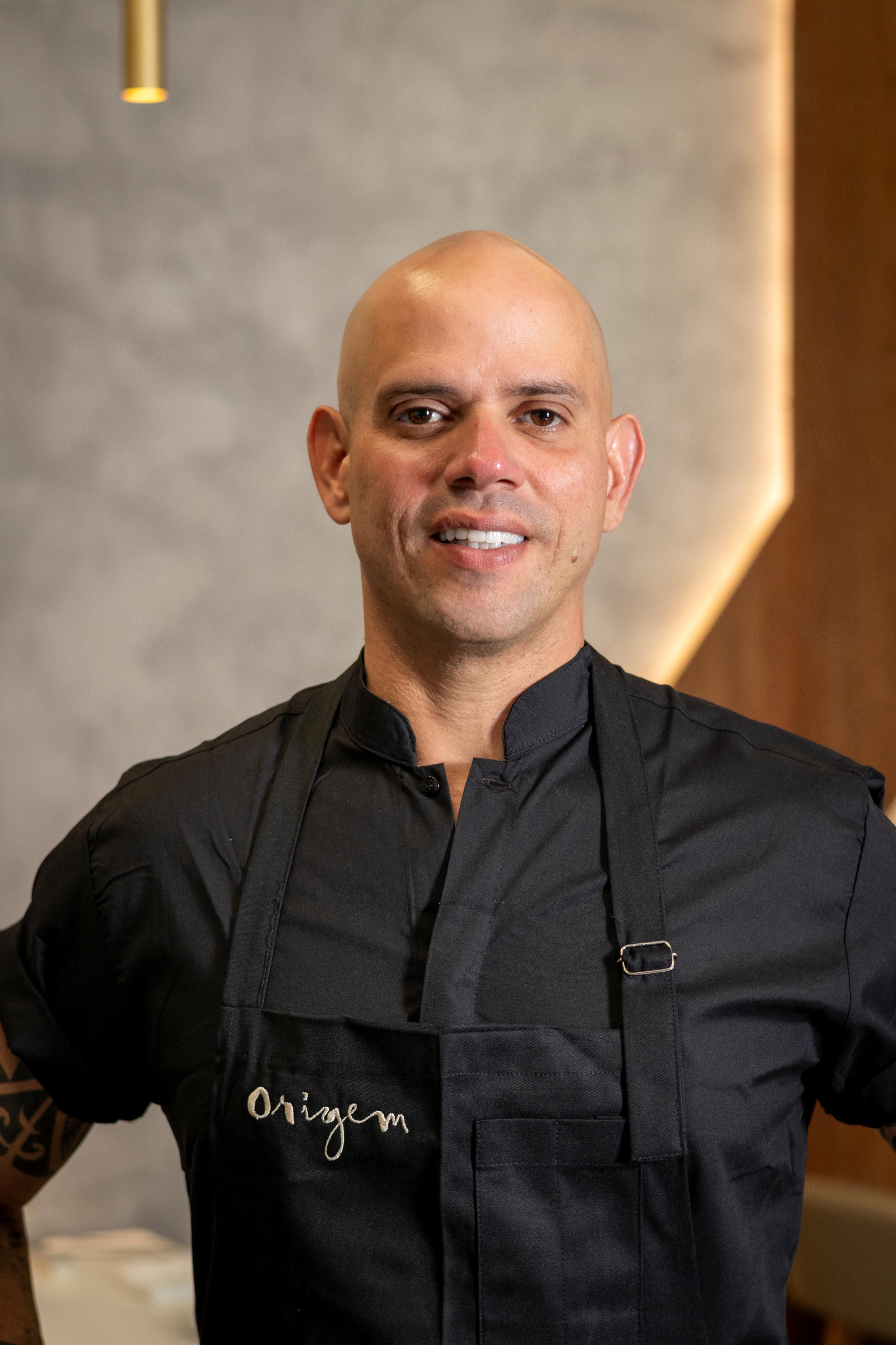 Chef Fabrício Lemos traz para seus restaurantes a tradição familiar do Caruru • Leonardo Freire