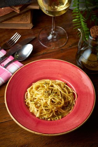 Cacio e Pepe com toque de pistache no Nonna Rosa • Raul da Mota