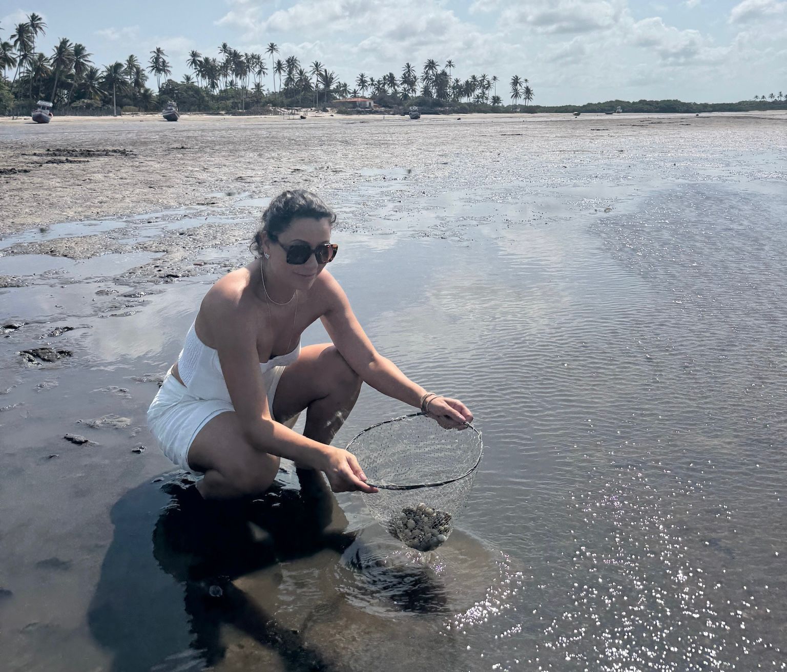 Daniela Filomeno na Comunidade Travosa (MA), formada por pescadores e catadoras de sarnambi, que praticam turismo de base comunitária • CNN Viagem & Gastronomia