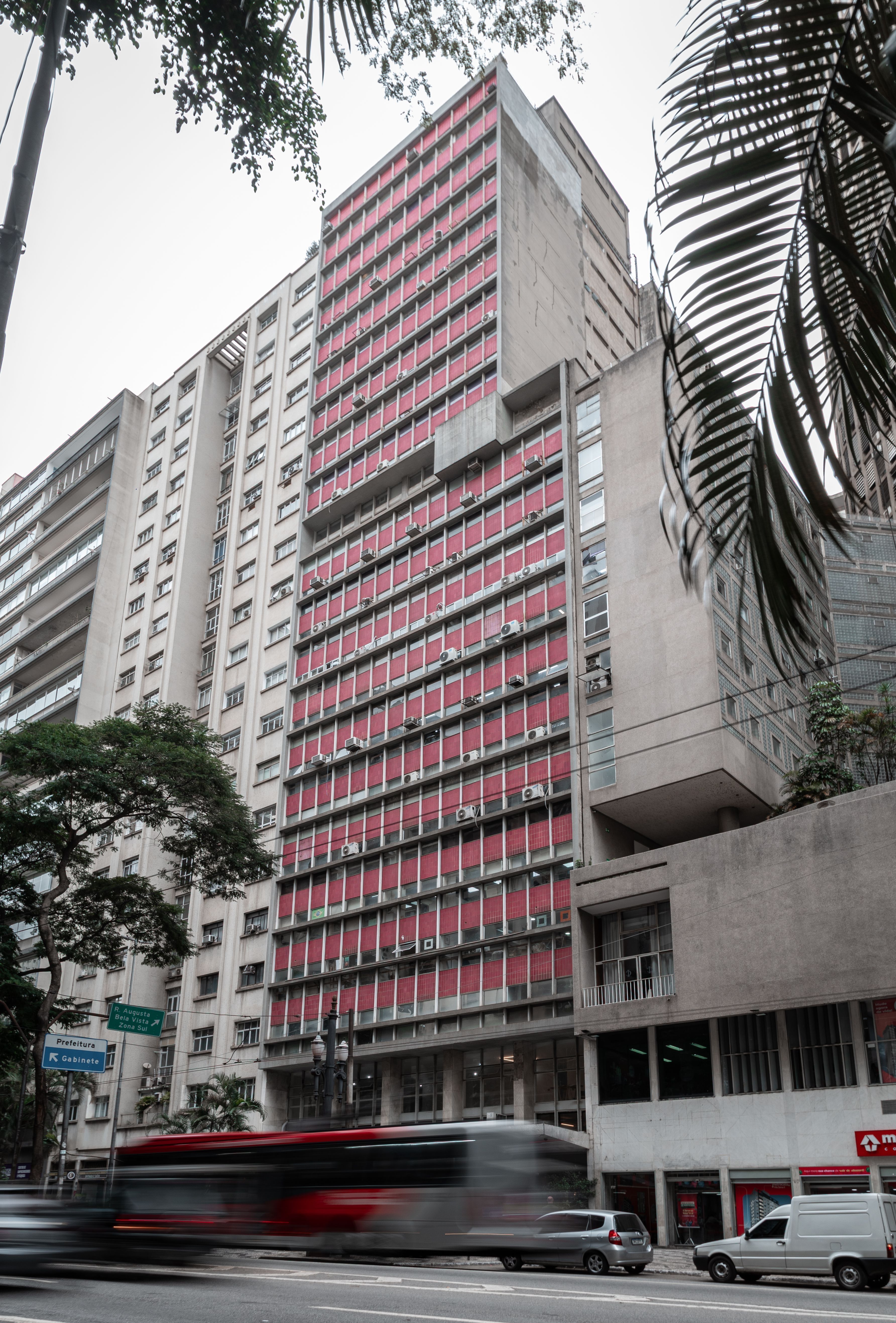 Espaço República ocupa prédio na Avenida São Luís, no Centro • Divulgação/Espaço República