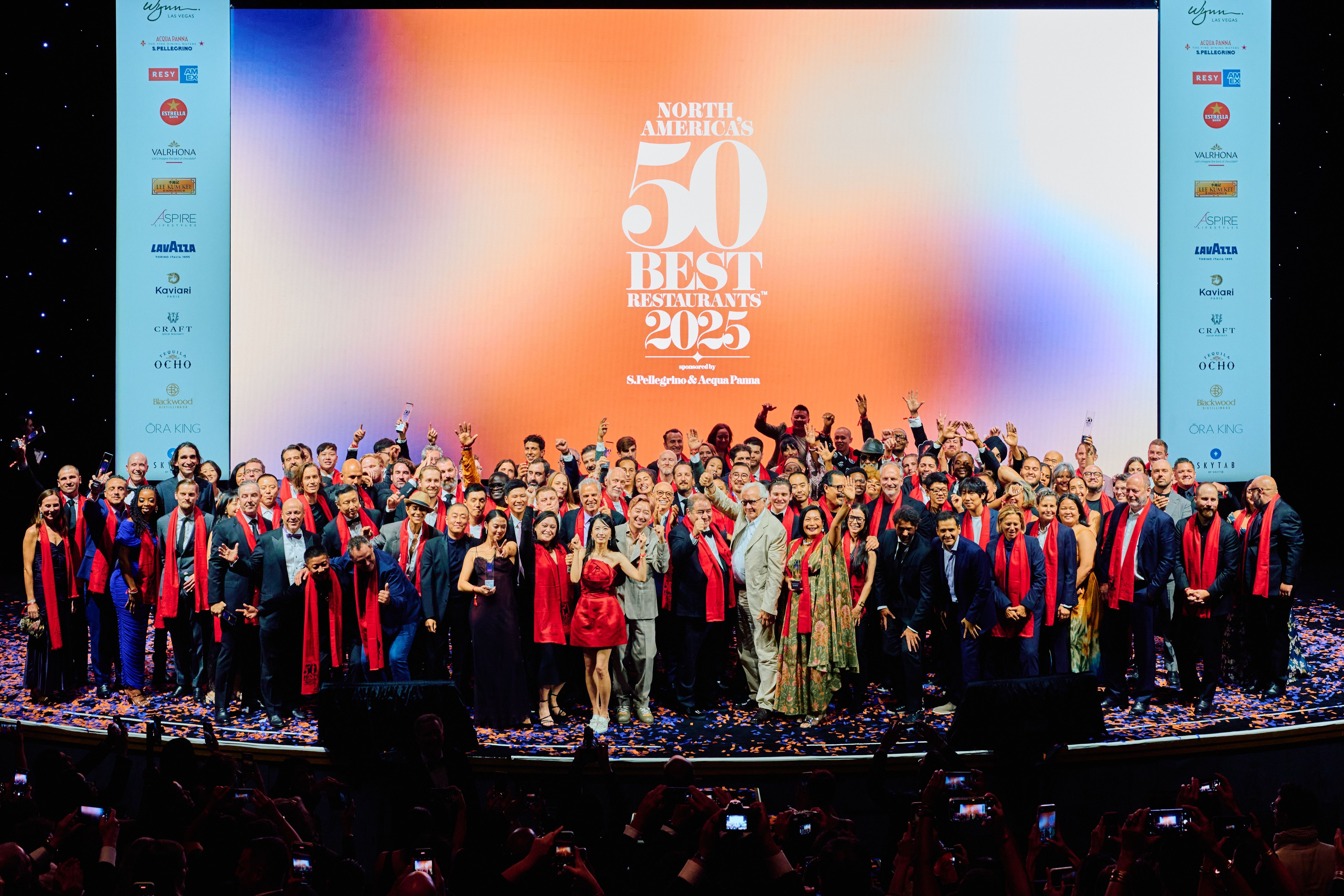 Chefs e proprietários dos melhores restaurantes da América do Norte no palco do North America's 50 Best Restaurants