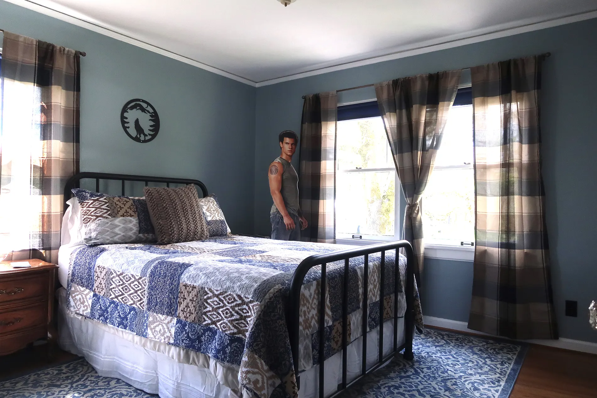 Quarto tematizado em homenagem ao personagem Jacob Black, interpretado nas telonas por Taylor Lautner • Divulgação/Twilight Swan House