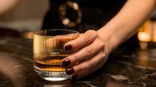Bebida adulterada: veja cuidados que bares e clientes devem ter